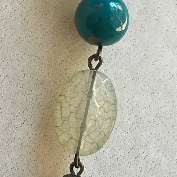 Long unique Premier Designs Necklace with very unique beads - Picture 3 of 11